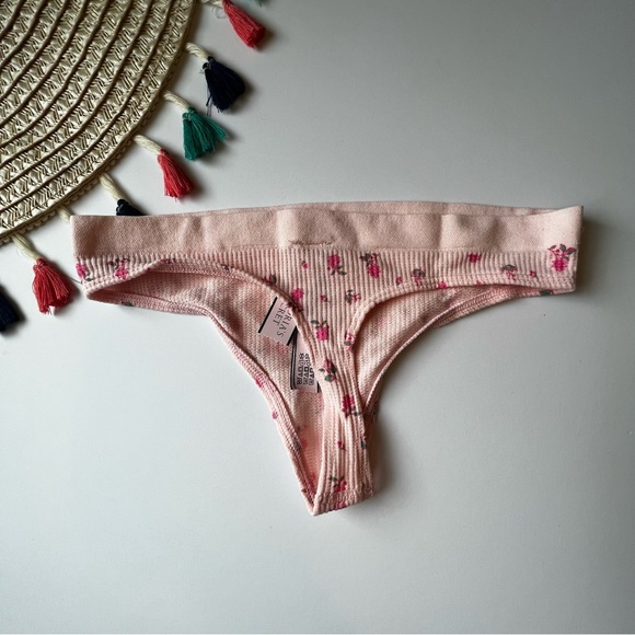 Victoria's Secret Seamless Textured Thong Panty Pink Ditzy Floral XS NEW - Picture 4 of 6